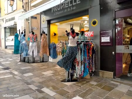 av commerce centre historique de hyères