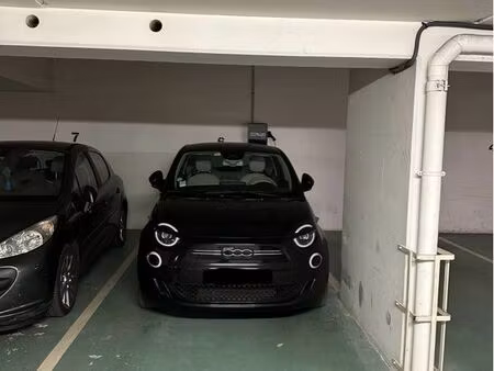 louise michel - parking borne électrique