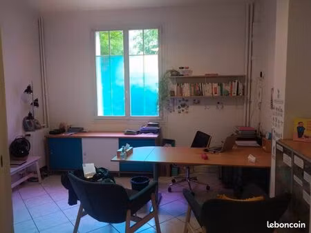 92250 la garenne colombes près transport en commun local professionnel de 26 m2 à louer