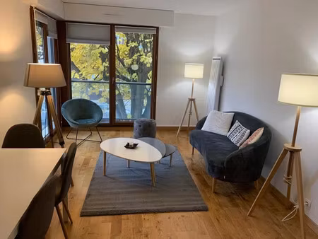 location meublée appartement 2 pièces 45 m² à courbevoie (92400)  1 530 €