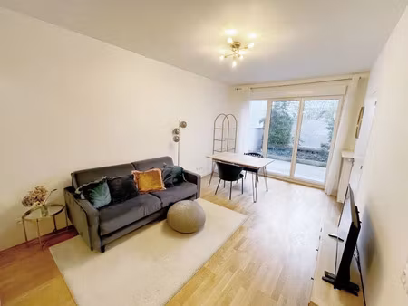location meublée appartement 2 pièces 44 m² à suresnes (92150)  1 550 €