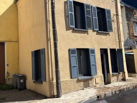 ? maison de ville – emplacement exceptionnel sur les quais de seine