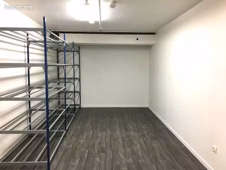? local de stockage pro 25 m² – tour franklin (la défense)