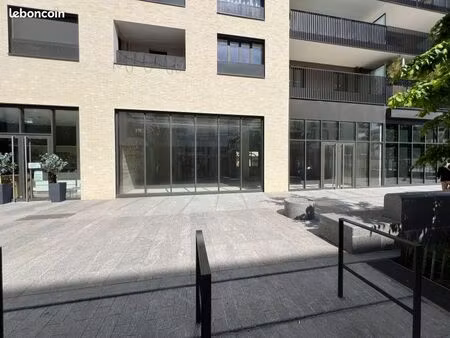 local commercial 200 m²