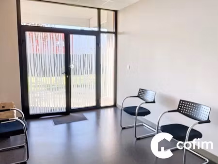 location locaux professionnels 0 pièces 111 m² à pau (64000)  1 300 €