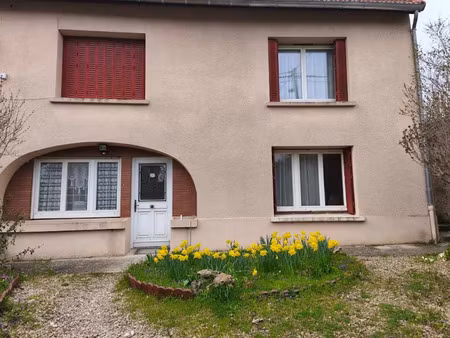 location maison 4 pièces 111 m² à ussy-sur-marne (77260)  1 300 €