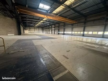 local d'activite 2202 m² louvres