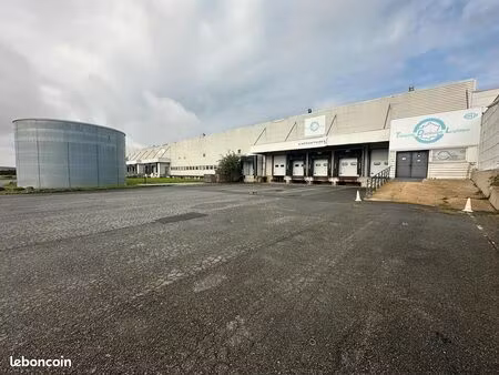 local d'activite 3740 m² louvres