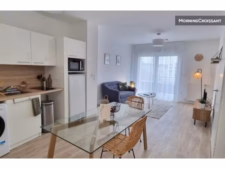 location meublée appartement 1 pièce 45 m² à rueil-malmaison (92500)  1 600 €