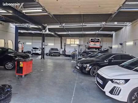 garage carrosserie 700m2 + garage mécanique et jantes 70m2