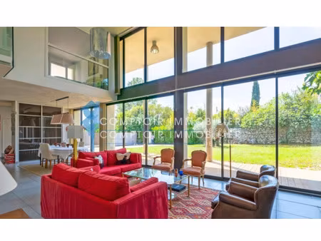 location meublée maison 5 pièces 164 m² à sommieres (30250)  1 992 €