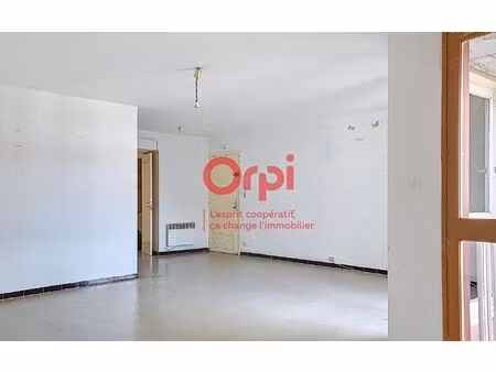 location appartement  m² t-3 à prades  553 €