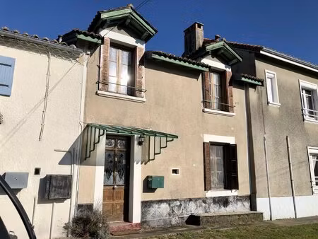 jolie maison en pierre avec terrain et grange