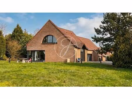 maison de luxe à vendre à neuville-en-ferrain : 580 000 € | 246m²