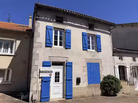 profitez de la vie au village avec cette grande maison de 4 chambres