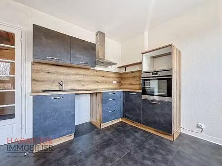 location appartement 3 pièces à landivisiau (29400) : à louer 3 pièces / 65m² landivisiau