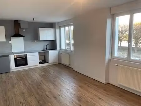 location appartement 3 pièces à port-louis (56290) : à louer 3 pièces / 58m² port-louis