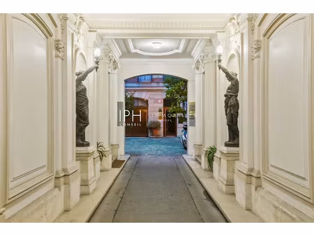 location meublée locaux professionnels 2 pièces 39.79 m² à paris 8ème (75008)  3 500 €