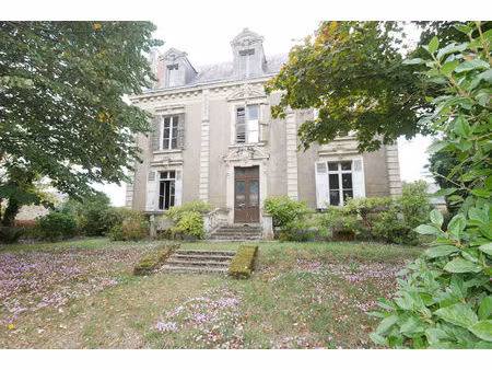 rare sur le secteur : authentique maison bourgeoise à rénover avec dépendances sur grand t