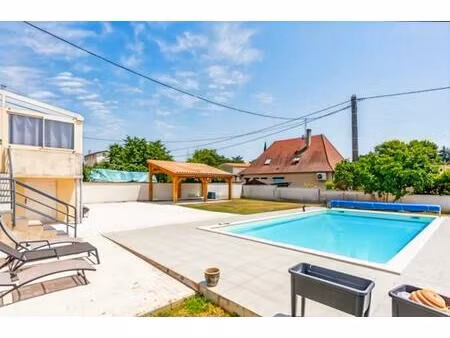 maison de 6 pièces de 135 m² à bergerac