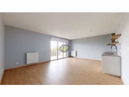 t3 meublé bègles de 66m2 avec terrasse / parking