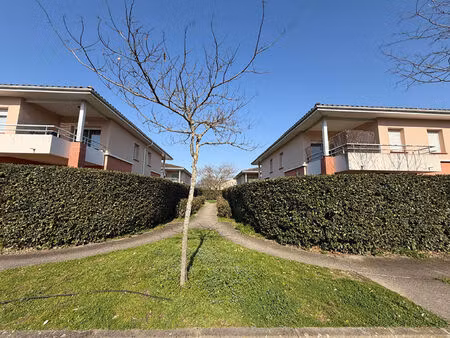 cornebarrieu appartement de type 2 avec jardin et double stationnement.