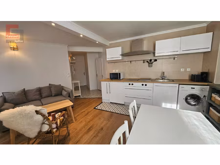 fontainebleau 2p mauble dans petit immeuble ancien proche c