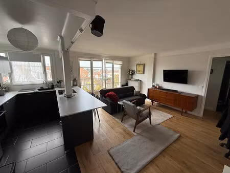 exclusivite - appartement rénové avec terrasse  cave et parking à 3 mn du centre-ville et 