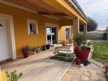 jolie maison de plain-pied avec 4 chambres  piscine  garage