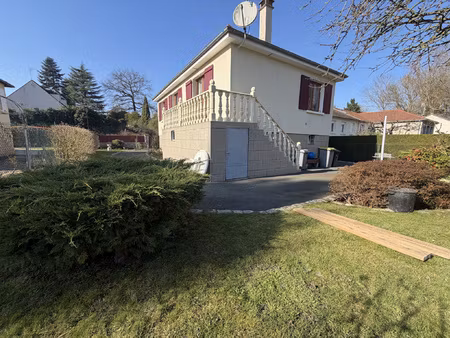 a mortefontaine  une maison individuelle élevée sur sous-sol