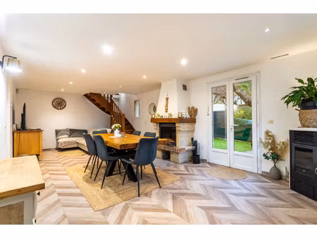 à vendre à solliès-toucas (83) : maison avec terrasse de 5 p