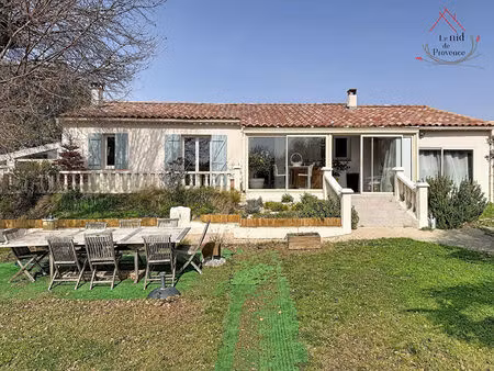 villa de plain pied avec piscine à mazan