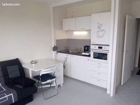 a louer studio meuble centre de tours tres calme