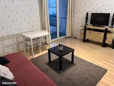 studio meublé avec terrasse et parking – quartier jemmapes  tours