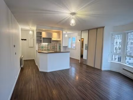 studio 1 pièce 33 m²