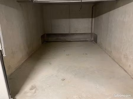 loue garage sécurisé