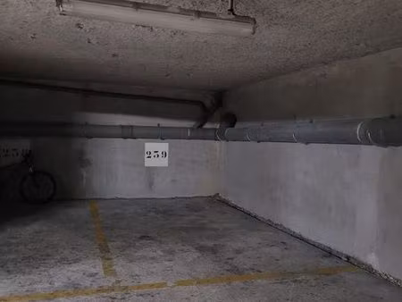 parking en sous sol sécurisé à voisins le bretonneux