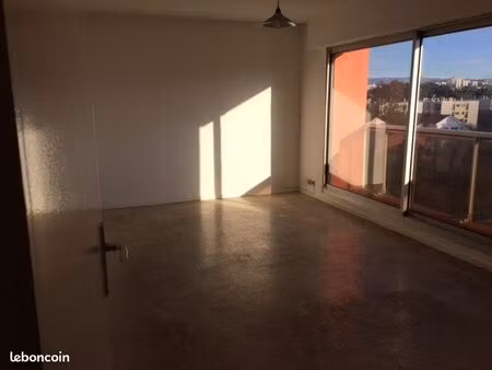 location t2 av de la timone