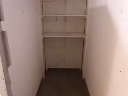 a louer - cave saine de 2m² - accès facile