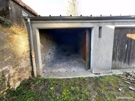 parking/box 10 m² melun