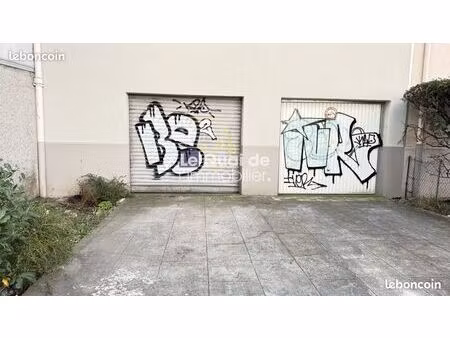 grande garage de 45 m2 vers le bd foch