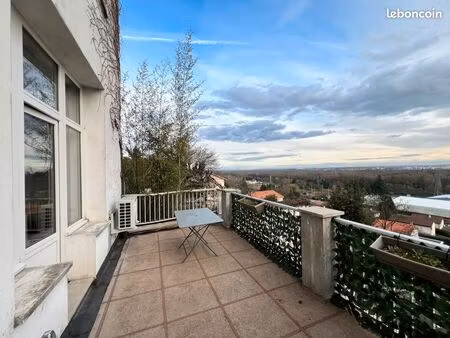 à louer – studio 27 m² + mezzanine et terrasse – crépieux-la-pape