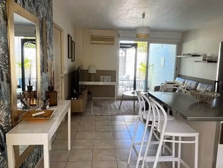 location f3 meublée longue durée st-gilles-les-bains centre-ville