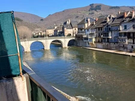studio avec balcon sur lot