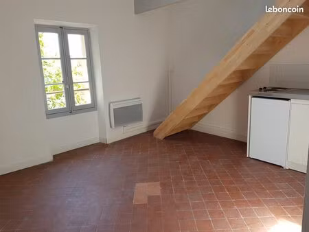 particulier loue t2 mezzanine avec parking et clim
