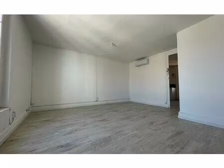 location appartement  m² t-1 à   600 €