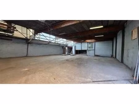 entrepôt de +/- 320m² + garage 60m²