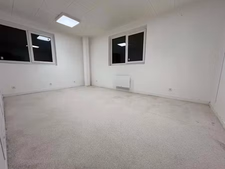 location locaux professionnels 16 m² à verneuil-en-halatte (60550)  167 €