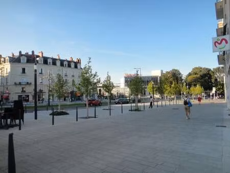 location bureaux et commerces à angers centre (49000) : à louer / 163m² angers centre