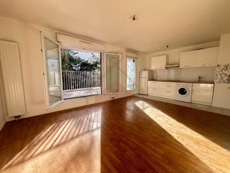 appartement 4 pièces lumineux avec balcon ? quartier en plein d